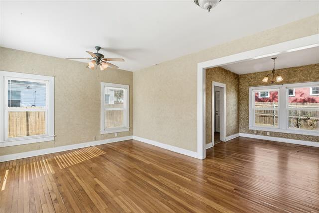 Building Photo - 128 W Oak St