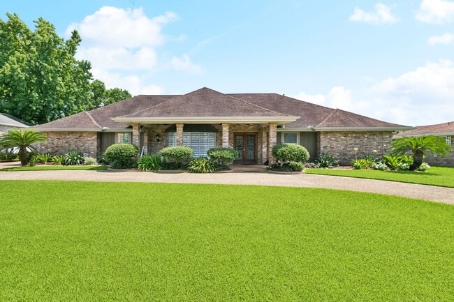 Primary Photo - 2544 Cedarlawn Dr
