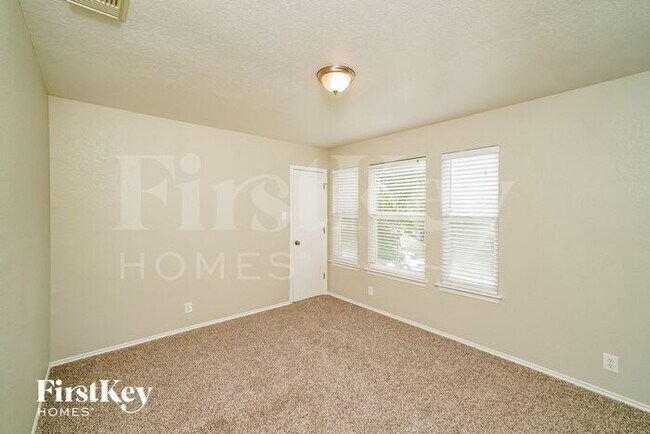 Building Photo - 11719 Paddlebrook