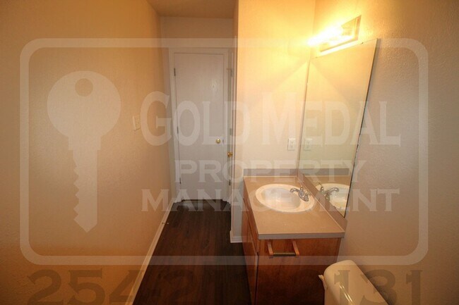 Building Photo - 4509 Deek Dr