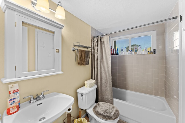 Building Photo - 2625 FL-590