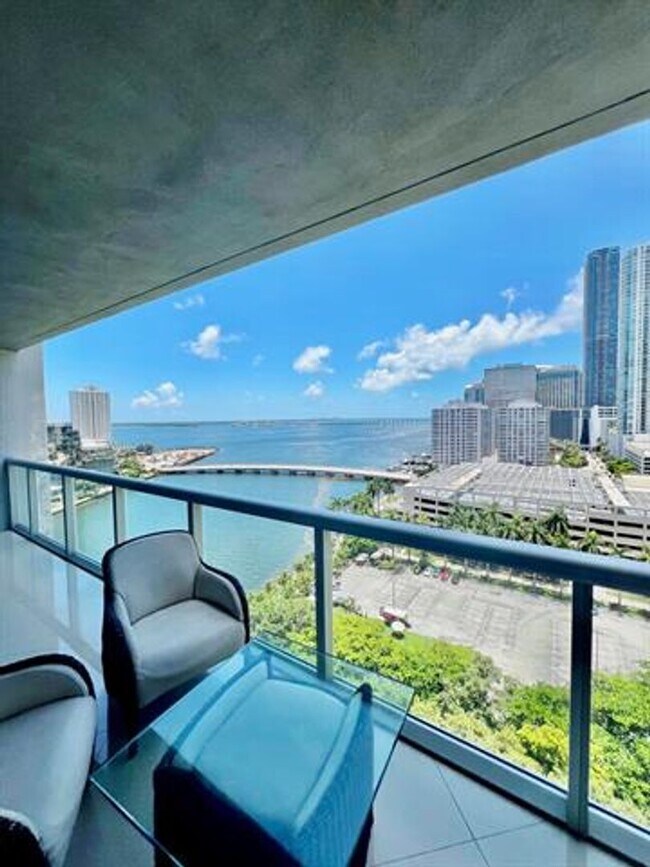 Building Photo - 495 Brickell Ave