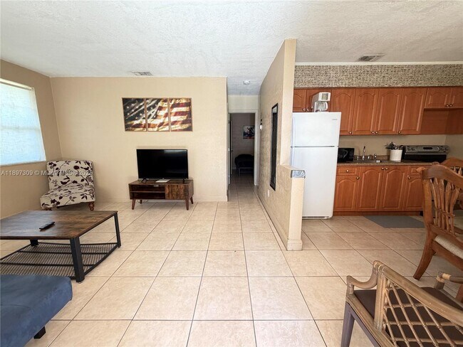 Building Photo - 212 SW 2nd Terrace