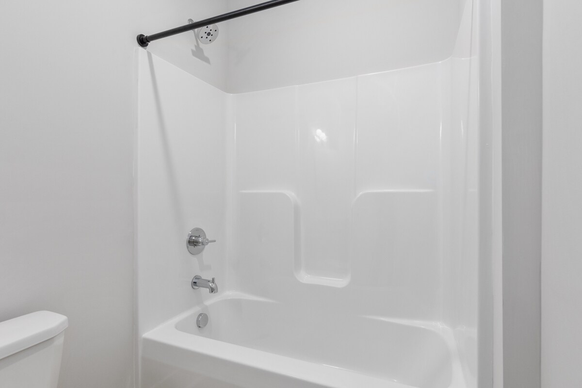 Building Photo - 1004 Diamond Ave NE