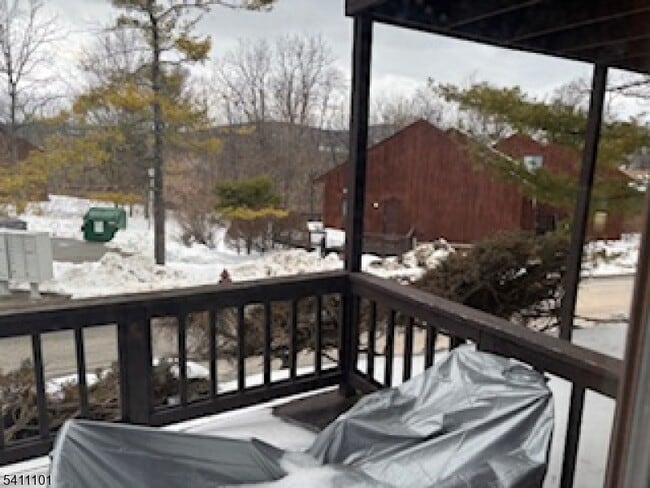 Building Photo - 12 Stonehill Dr