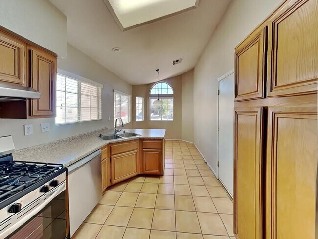 Building Photo - SINGLE FAMILY HOME
