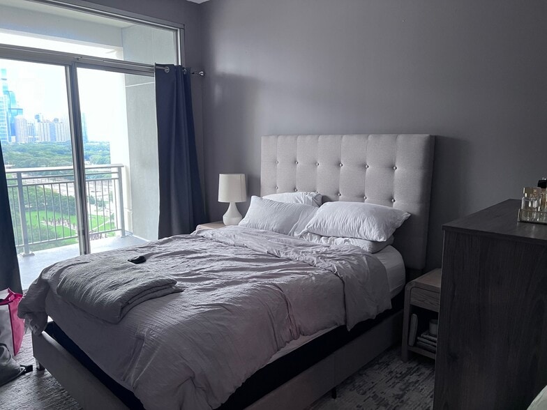 bedroom - 1250 S Michigan Ave