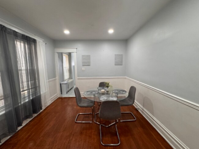 Building Photo - 1217 W Allen St