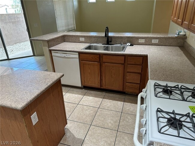 Building Photo - 10060 Bonterra Ave