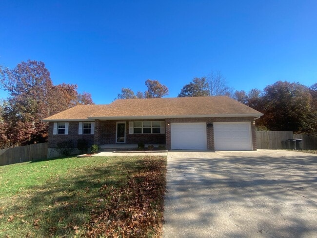 Building Photo - Available November 21st!   6 Month lease