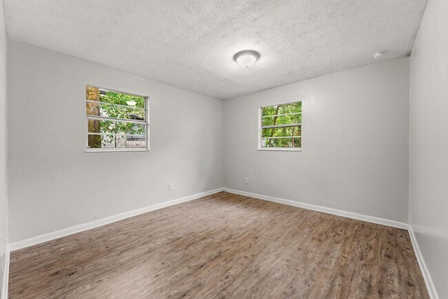 Building Photo - 744 Mackinaw St