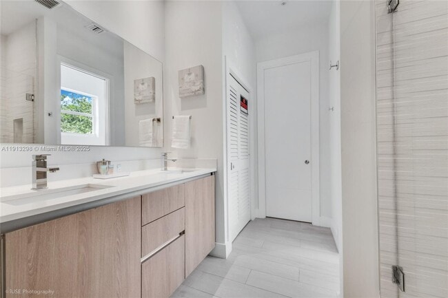 Building Photo - 2868 SW 33rd Ct