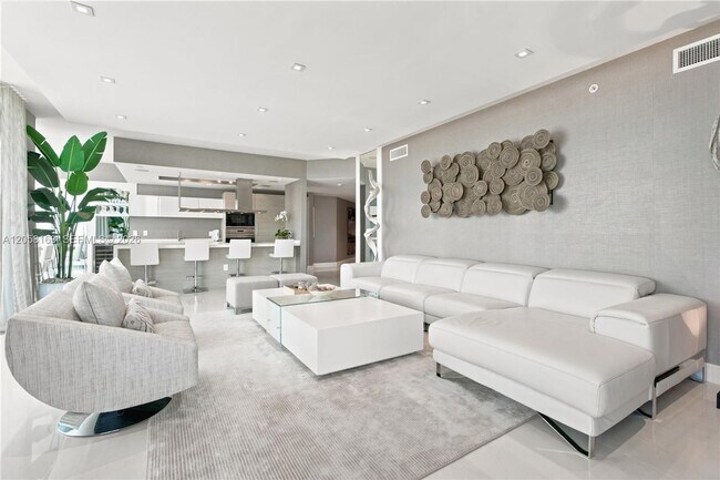Building Photo - 17301 Biscayne Blvd
