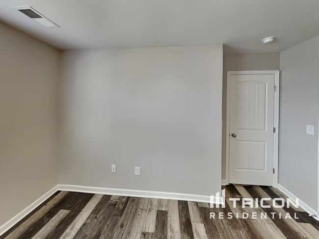 Building Photo - 537 Twyla Dr