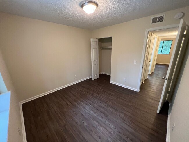 Building Photo - Newly renovated Quadplex with close proximity to Harbison Blvd - 3641 Apt C