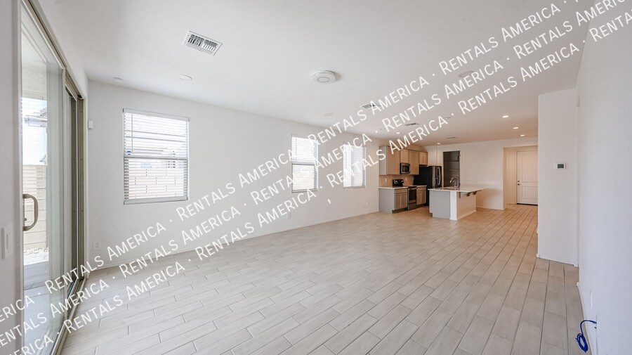 Building Photo - 15689 W Woodlands Ave