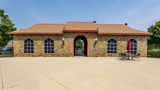 Building Photo - Spacious 5-Bed Home with In-Law Suite, Fin...