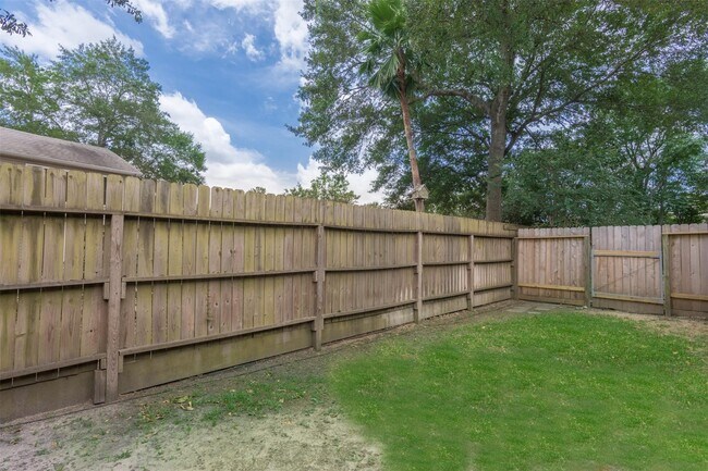 Building Photo - 10735 Norchester Village Dr