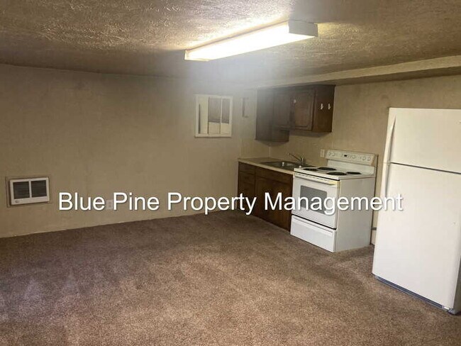 Building Photo - 440 Walnut St