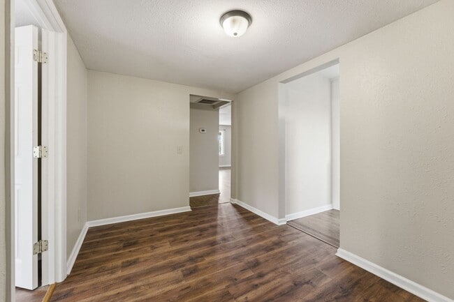 Building Photo - $1,900 - 3 Bedroom 3 Bathroom Unfurnished Home Just Outside Franklin