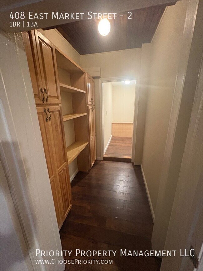 Building Photo - 408 E Market St