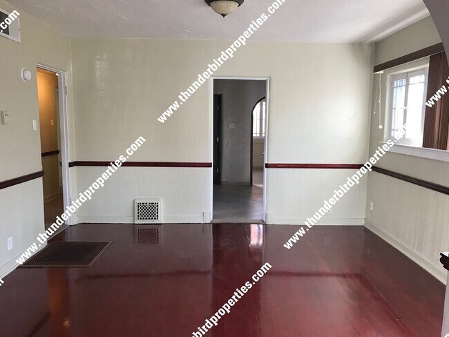 Building Photo - CNM/UNM Beauty