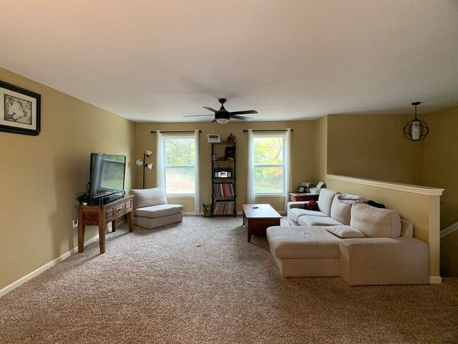 Building Photo - WOODED LOT! PRIVATE DRIVEWAY!