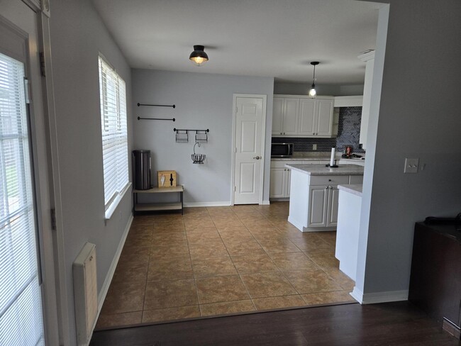 Building Photo - 1225 Ego Dr