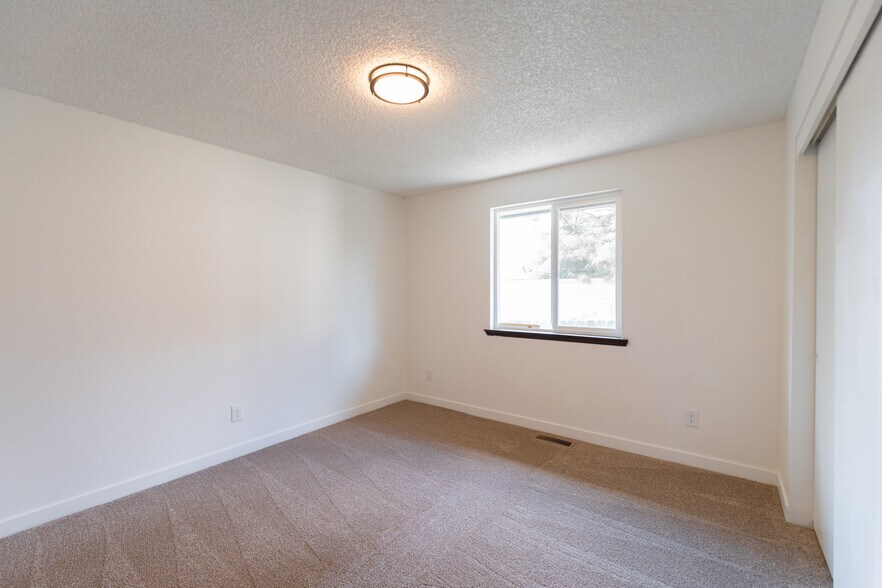 Building Photo - 512 E Longfellow Ave