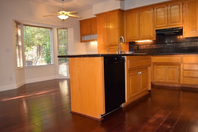 Building Photo - 303 Ironwood Cir