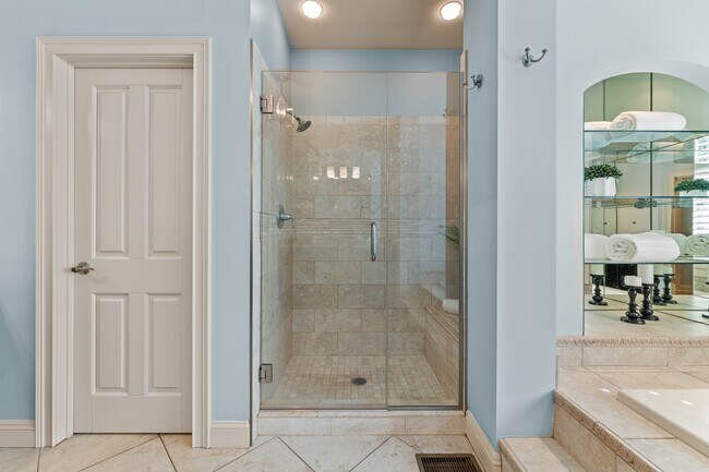 Building Photo - 12932 Sunset Bluff Ct