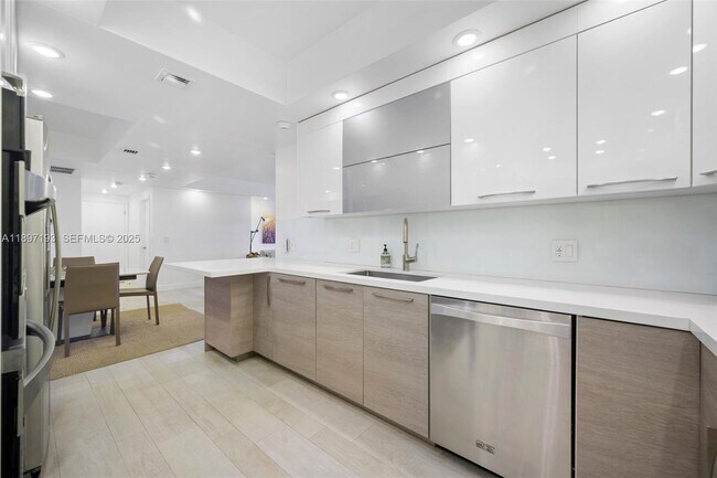 Building Photo - 5000 N Ocean Blvd