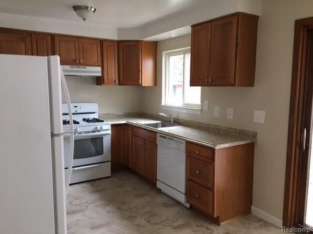 Building Photo - 24704 Willowby Ave