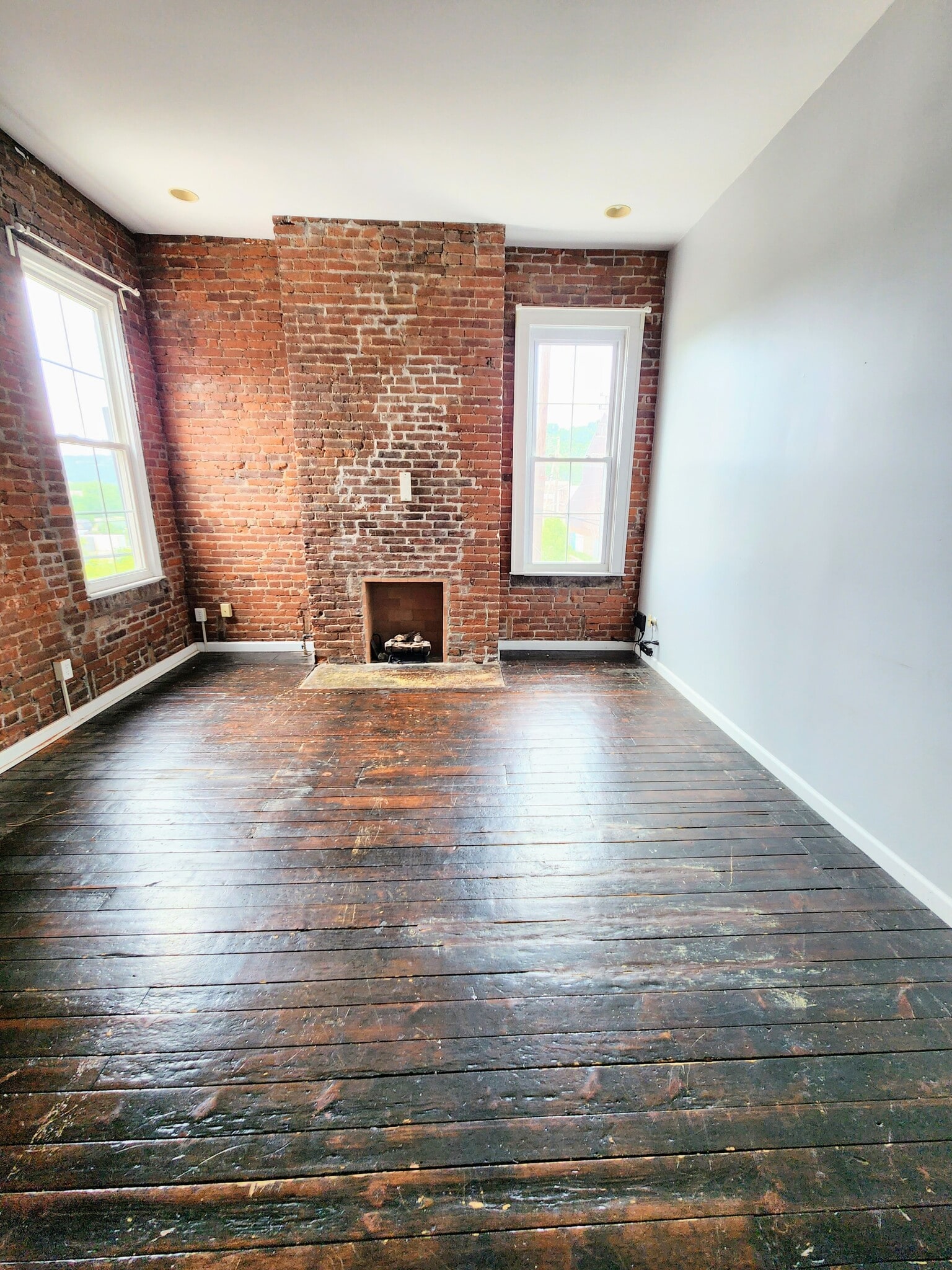 Building Photo - 158 48th St