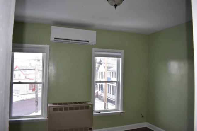 Building Photo - 122 Intervale Ave