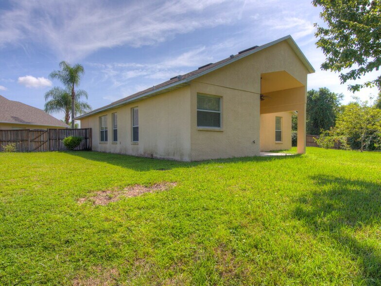 Building Photo - 14200 Viburnum Ln