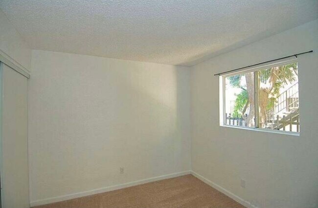 Building Photo - 5337 Groveland Dr