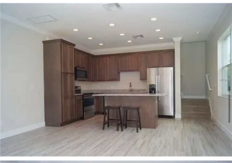 Building Photo - 527 Jetstar Ln