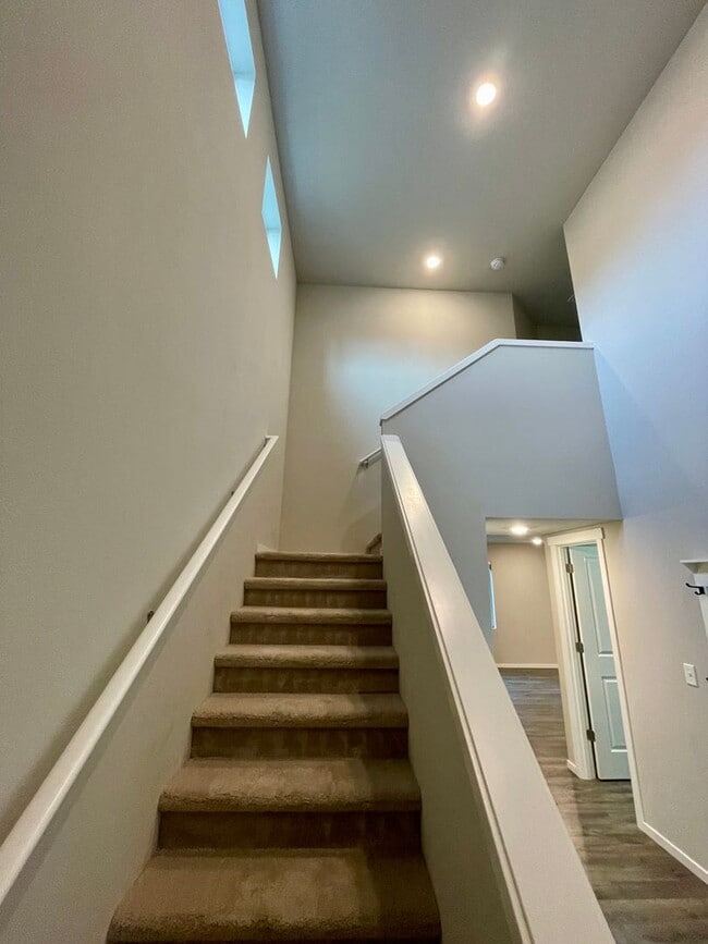 Building Photo - Welcome to your dream home in Cle Elum!