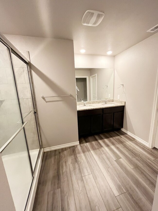 Building Photo - Half off deposit for OCTOBER