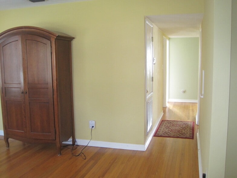 hall - 612 Stetson St