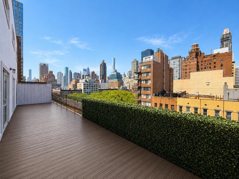 Building Photo - 401 E 68th St