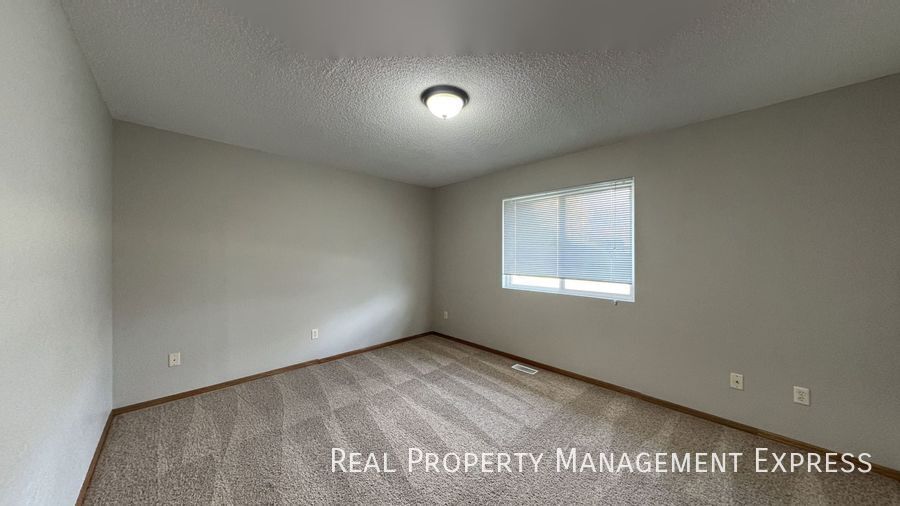 Building Photo - Wonderful 4 Bedroom, 2 Bathroom Home