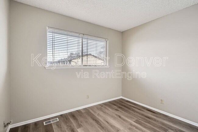 Building Photo - 588 S Carr St