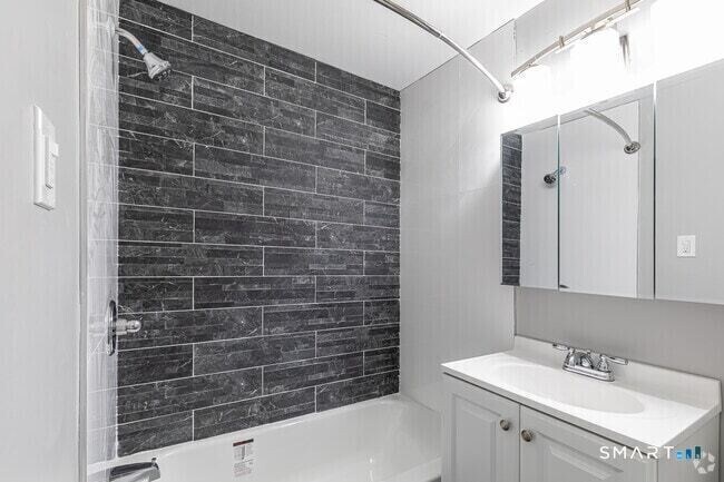 Building Photo - 923 W Main St