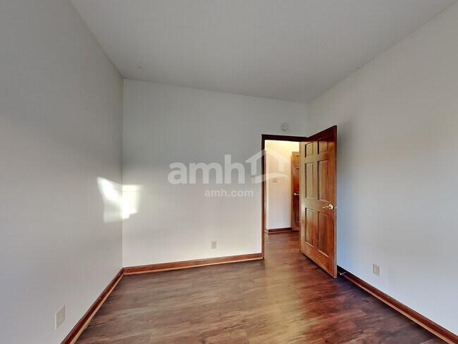 Building Photo - 9940 Wellcroft Ln