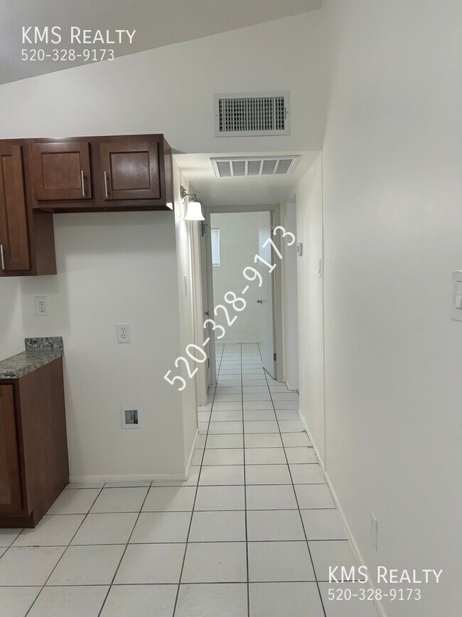 Building Photo - 5126 E Bellevue St