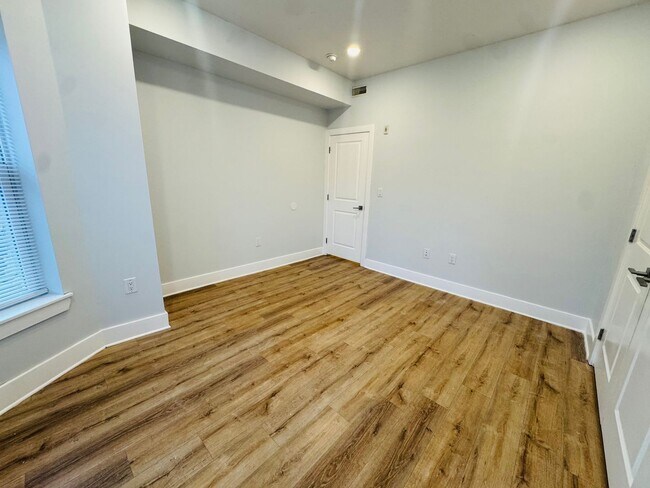 Building Photo - 4242 W Girard Ave