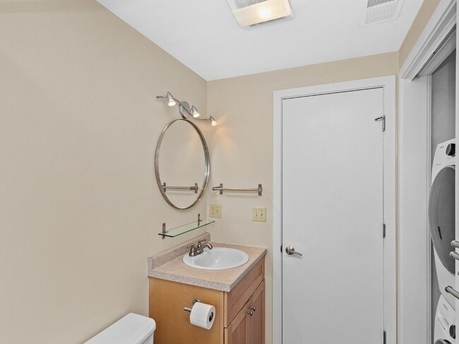 Building Photo - 297 Meridian St