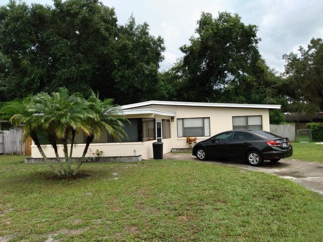 Exterior - 302 Oakwood Ct